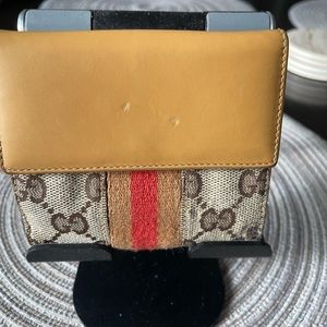 GUCCI Beige Jakkie GG Logo Canvas Leather Bifold Wallet authentic. Rare find.
